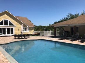 Sprawling Southampton Home: Private Pool